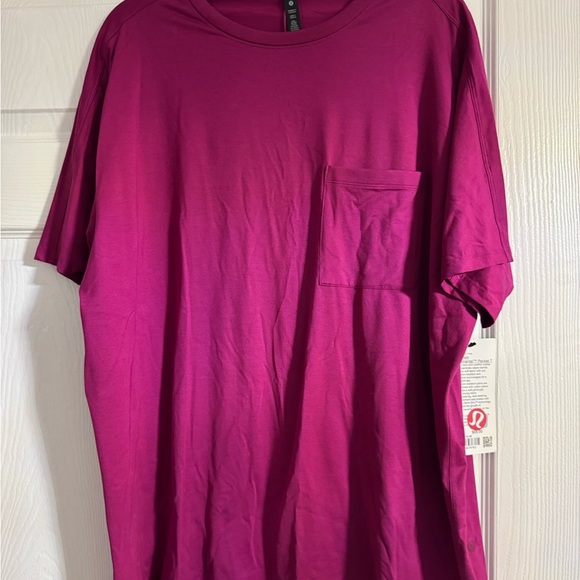 NWT LULULEMON Fundamental Pocket T - Wild Berry - Picture 2 of 6